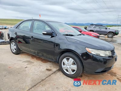 Czwarte zdjęcie samochodu z boku: 2010 KIA FORTE EX VIN:KNAFU4A2XA5063954 - miniatura