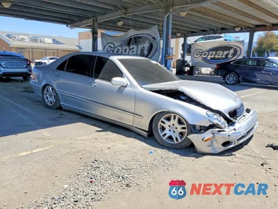 Czwarte zdjęcie samochodu z boku: 2000 MERCEDES-BENZ S-CLASS S500 VIN:WDBNG75J4YA116883 - miniatura