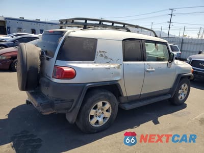 Trzecie zdjęcie samochodu z tyłu: 2007 TOYOTA FJ CRUISER BASE VIN:JTEZU11FX70012120 - miniatura