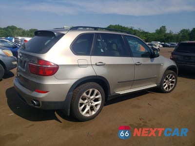 Trzecie zdjęcie samochodu z tyłu: 2011 BMW X5 XDRIVE35I VIN:5UXZV4C5XBL403250 - miniatura