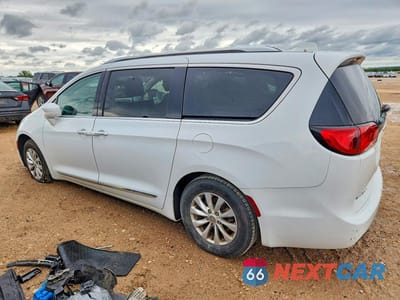 Drugie zdjęcie samochodu z przodu: 2019 CHRYSLER PACIFICA TOURING L VIN:2C4RC1BG4KR665720 - miniatura