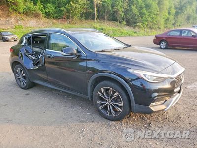 Czwarte zdjęcie samochodu z boku: 2017 INFINITI QX30 PREMIUM VIN:SJKCH5CR1HA025571 - miniatura