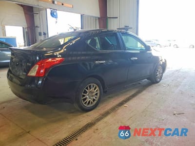 Trzecie zdjęcie samochodu z tyłu: 2013 NISSAN VERSA 1.6 S VIN:3N1CN7AP2DL852073 - miniatura