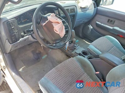 Zdjęcie 8 z 12 samochodu: 2000 TOYOTA TACOMA XTRACAB LIMITED VIN:4TAWN74N5YZ644753 - miniatura
