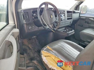 Zdjęcie 8 z 12 samochodu: 2010 CHEVROLET EXPRESS 1500 CARGO DELIVERY VAN VIN:1GCUGADX1A1157896 - miniatura