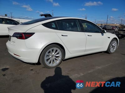 Trzecie zdjęcie samochodu z tyłu: 2022 TESLA MODEL 3 VIN:5YJ3E1EB8NF137548 - miniatura