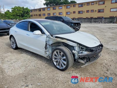 Czwarte zdjęcie samochodu z boku: 2018 TESLA MODEL 3 VIN:5YJ3E1EA4JF154686 - miniatura