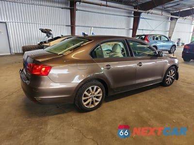 Trzecie zdjęcie samochodu z tyłu: 2011 VOLKSWAGEN JETTA SE VIN:3VWDZ7AJ3BM349142 - miniatura