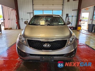 Piąte zdjęcie samochodu w środku: 2016 KIA SPORTAGE LX VIN:KNDPB3AC7G7823741 - miniatura