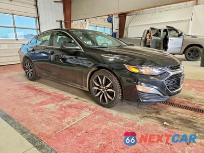 Czwarte zdjęcie samochodu z boku: 2021 CHEVROLET MALIBU RS VIN:1G1ZG5ST3MF012369 - miniatura