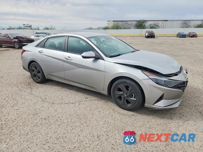 Czwarte zdjęcie samochodu z boku: 2021 HYUNDAI ELANTRA SEL VIN:5NPLM4AGXMH009558 - miniatura