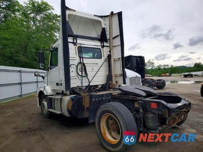 Zdjęcie 9 z 10 samochodu: 2018 VOLVO VNL SEMI TRUCK VIN:4V4N39TG6JN892595 - miniatura