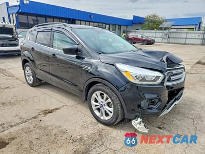 Czwarte zdjęcie samochodu z boku: 2017 FORD ESCAPE SE VIN:1FMCU0GD5HUE22503 - miniatura