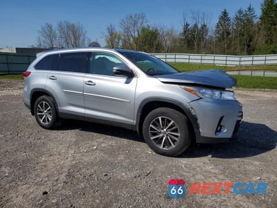 Czwarte zdjęcie samochodu z boku: 2019 TOYOTA HIGHLANDER XLE VIN:5TDJZRFH6KS611324 - miniatura