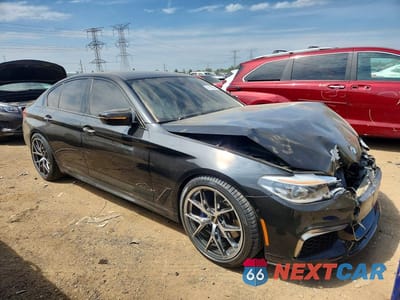 Czwarte zdjęcie samochodu z boku: 2018 BMW M550XI VIN:WBAJB9C58JB035446 - miniatura