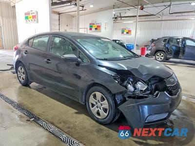 Czwarte zdjęcie samochodu z boku: 2015 KIA FORTE LX VIN:KNAFX4A68F5326945 - miniatura