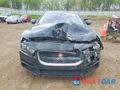 Piąte zdjęcie samochodu w środku: 2018 JAGUAR XE PREMIUM VIN:SAJAJ4FN1JCP28228 - miniatura