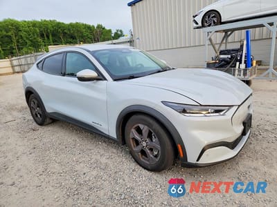 Czwarte zdjęcie samochodu z boku: 2022 FORD MUSTANG MACH-E SELECT VIN:3FMTK1SS3NMA18021 - miniatura