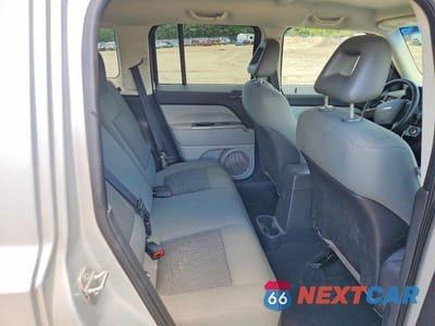 Zdjęcie 11 z 13 samochodu: 2007 JEEP PATRIOT SPORT VIN:1J8FF28W77D364974 - miniatura