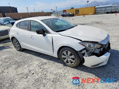 Czwarte zdjęcie samochodu z boku: 2015 MAZDA MAZDA3 HATCHBACK VIN:3MZBM1K76FM164501 - miniatura
