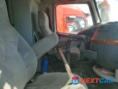 Zdjęcie 6 z 10 samochodu: 2005 VOLVO VNL SEMI TRUCK VIN:4V4NC9GH65N390260 - miniatura