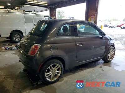 Trzecie zdjęcie samochodu z tyłu: 2015 FIAT 500 POP VIN:3C3CFFARXFT502199 - miniatura