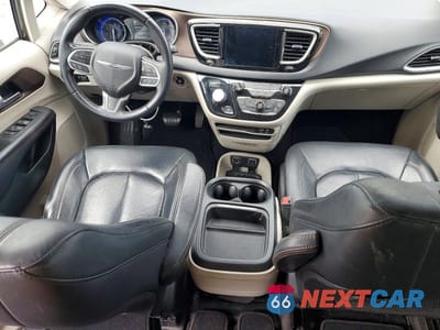 Zdjęcie 8 z 13 samochodu: 2017 CHRYSLER PACIFICA TOURING L VIN:2C4RC1BG4HR654483 - miniatura