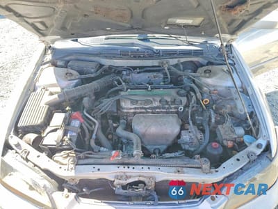 Zdjęcie 11 z 12 samochodu: 2001 HONDA ACCORD EX VIN:JHMCG66011C025250 - miniatura
