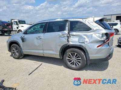 Drugie zdjęcie samochodu z przodu: 2017 TOYOTA HIGHLANDER XLE VIN:5TDJZRFH2HS511830 - miniatura