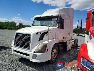 Drugie zdjęcie samochodu z przodu: 2005 VOLVO VNL SEMI TRUCK VIN:4V4NC9GH65N390260 - miniatura