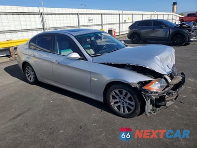 Czwarte zdjęcie samochodu z boku: 2006 BMW 325 I VIN:WBAVB13536KX36745 - miniatura