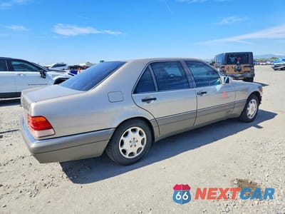 Trzecie zdjęcie samochodu z tyłu: 1995 MERCEDES-BENZ S 320 VIN:WDBGA33E3SA214707 - miniatura