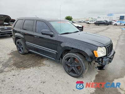 Czwarte zdjęcie samochodu z boku: 2006 JEEP GRAND CHEROKEE SRT-8 VIN:1J8HR78396C217885 - miniatura