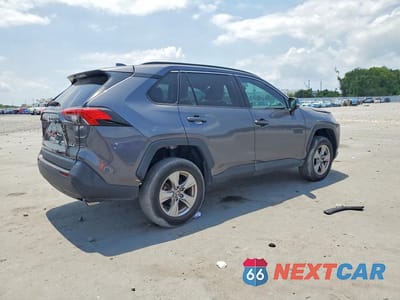 Trzecie zdjęcie samochodu z tyłu: 2022 TOYOTA RAV4 XLE VIN:2T3W1RFV4NC206926 - miniatura
