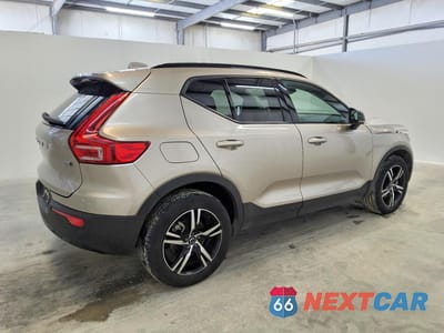 Trzecie zdjęcie samochodu z tyłu: 2024 VOLVO XC40 CORE VIN:YV4L12UKXR2323438 - miniatura