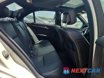 Zdjęcie 10 z 12 samochodu: 2012 MERCEDES-BENZ C 250 VIN:WDDGF4HBXCR203302 - miniatura