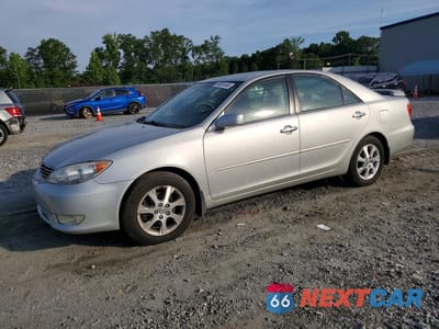 2005 TOYOTA CAMRY XLE V6 4T1BF30K85U093940 - główne zdjęcie licytacji z USA - miniatura