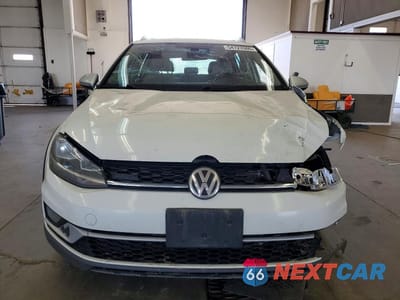 Piąte zdjęcie samochodu w środku: 2018 VOLKSWAGEN GOLF ALLTRACK S VIN:3VWM17AU1JM759437 - miniatura