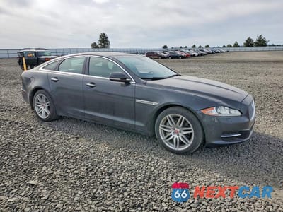 Czwarte zdjęcie samochodu z boku: 2015 JAGUAR XJ VIN:SAJXJ1CDXF8V79042 - miniatura