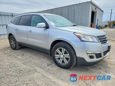 Czwarte zdjęcie samochodu z boku: 2015 CHEVROLET TRAVERSE LT VIN:1GNKVHKDXFJ287995 - miniatura