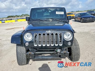 Piąte zdjęcie samochodu w środku: 2016 JEEP WRANGLER UNLIMITED SAHARA VIN:1C4BJWEG1GL283693 - miniatura
