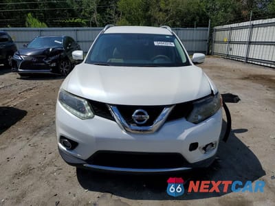 Piąte zdjęcie samochodu w środku: 2015 NISSAN ROGUE SV VIN:5N1AT2MT1FC765796 - miniatura