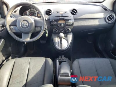 Zdjęcie 8 z 13 samochodu: 2013 MAZDA MAZDA2 VIN:JM1DE1KY2D0163847 - miniatura