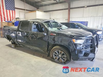 Czwarte zdjęcie samochodu z boku: 2023 CHEVROLET SILVERADO K1500 RST VIN:1GCUDEED4PZ292367 - miniatura