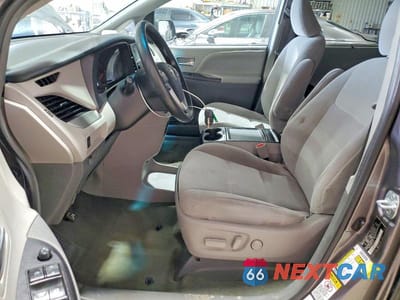 Zdjęcie 7 z 13 samochodu: 2017 TOYOTA SIENNA LE VIN:5TDJZ3DCXHS163747 - miniatura