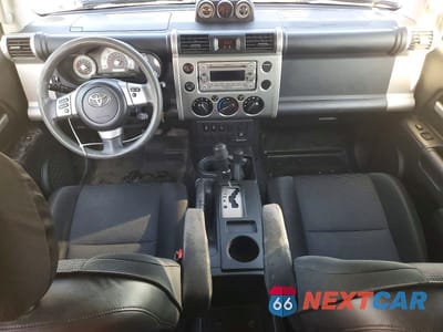 Zdjęcie 8 z 13 samochodu: 2011 TOYOTA FJ CRUISER BASE VIN:JTEBU4BF2BK112078 - miniatura