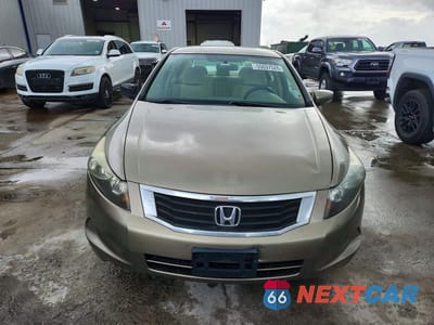 Piąte zdjęcie samochodu w środku: 2010 HONDA ACCORD LX VIN:1HGCP2F36AA163805 - miniatura