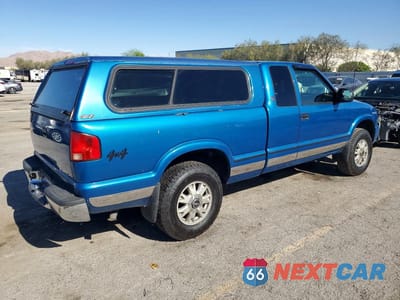 Trzecie zdjęcie samochodu z tyłu: 2002 GMC SONOMA VIN:1GTDT19W928173963 - miniatura