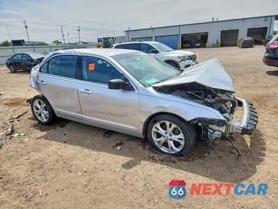Czwarte zdjęcie samochodu z boku: 2012 FORD FUSION SE VIN:3FAHP0HA8CR319393 - miniatura