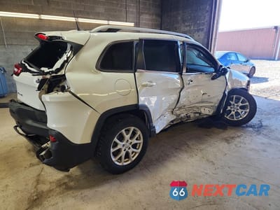 Trzecie zdjęcie samochodu z tyłu: 2016 JEEP CHEROKEE LATITUDE VIN:1C4PJMCS7GW142420 - miniatura